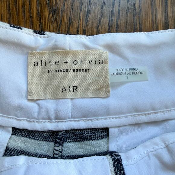 Alice + Olivia AIR 100% Cotton Striped Shorts Size 2 - Picture 3 of 6